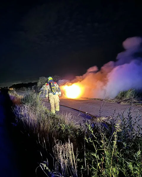 Oldtimer brand volledig uit🚒