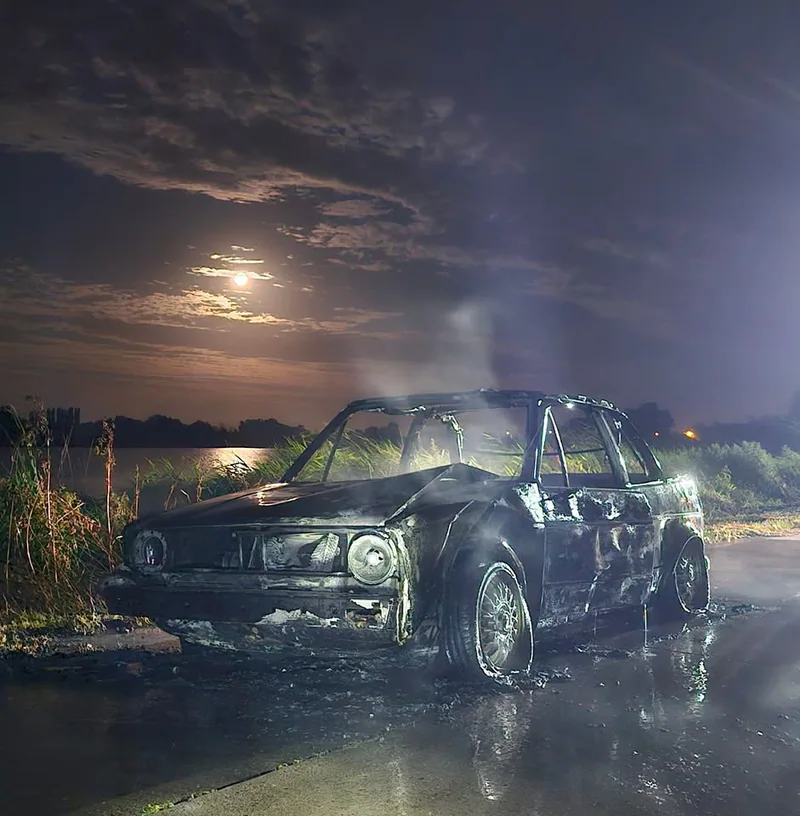 Oldtimer brand volledig uit🚒
