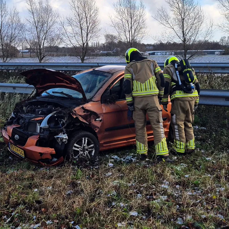Auto over de kop.